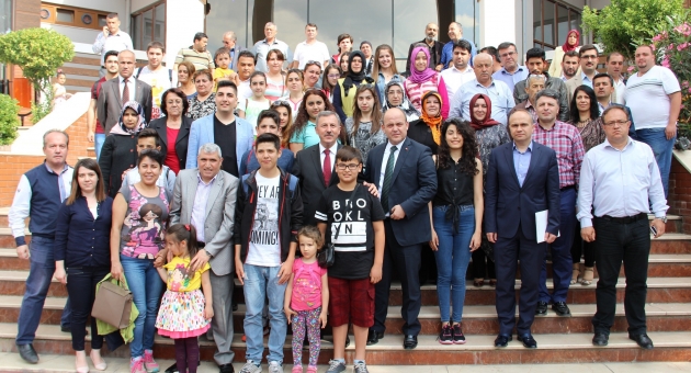 AK Partili Özdağ'dan Şehit Ve Gazi Çocuklarına Bayram Hediyesi