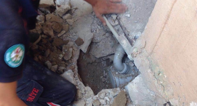 Boruya Sıkışan Yavru Kediyi İtfaiye Kurtardı