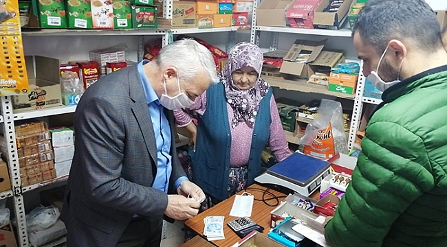 BELEDİYE BAŞKANI KÖY BAKKALLARININ VERESİYE DEFTERİNİ KAPATTI 