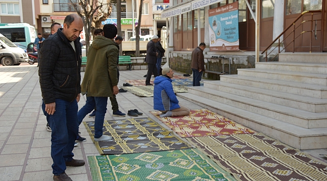 CAMİ AVLULARI İBADETE AÇILIYOR 