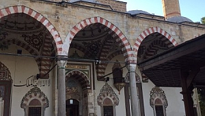 MANİSA'DA 824 KİŞİYE 1 CAMİ DÜŞÜYOR 