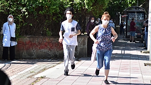 MANİSA'DA ANNE VE OĞULUN SINAV MARATONU