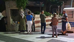 MANİSA'DA GECE SAATLERİNDE SU KUYRUĞU
