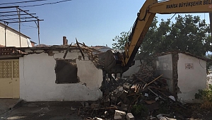 AKHİSAR'DA İMAR YIKIMI