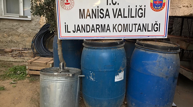Salihli'de 4 bin 700 litre sahte içki ele geçirildi