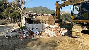 Şehzadeler'de Kaçak Yapılar Yıkıldı