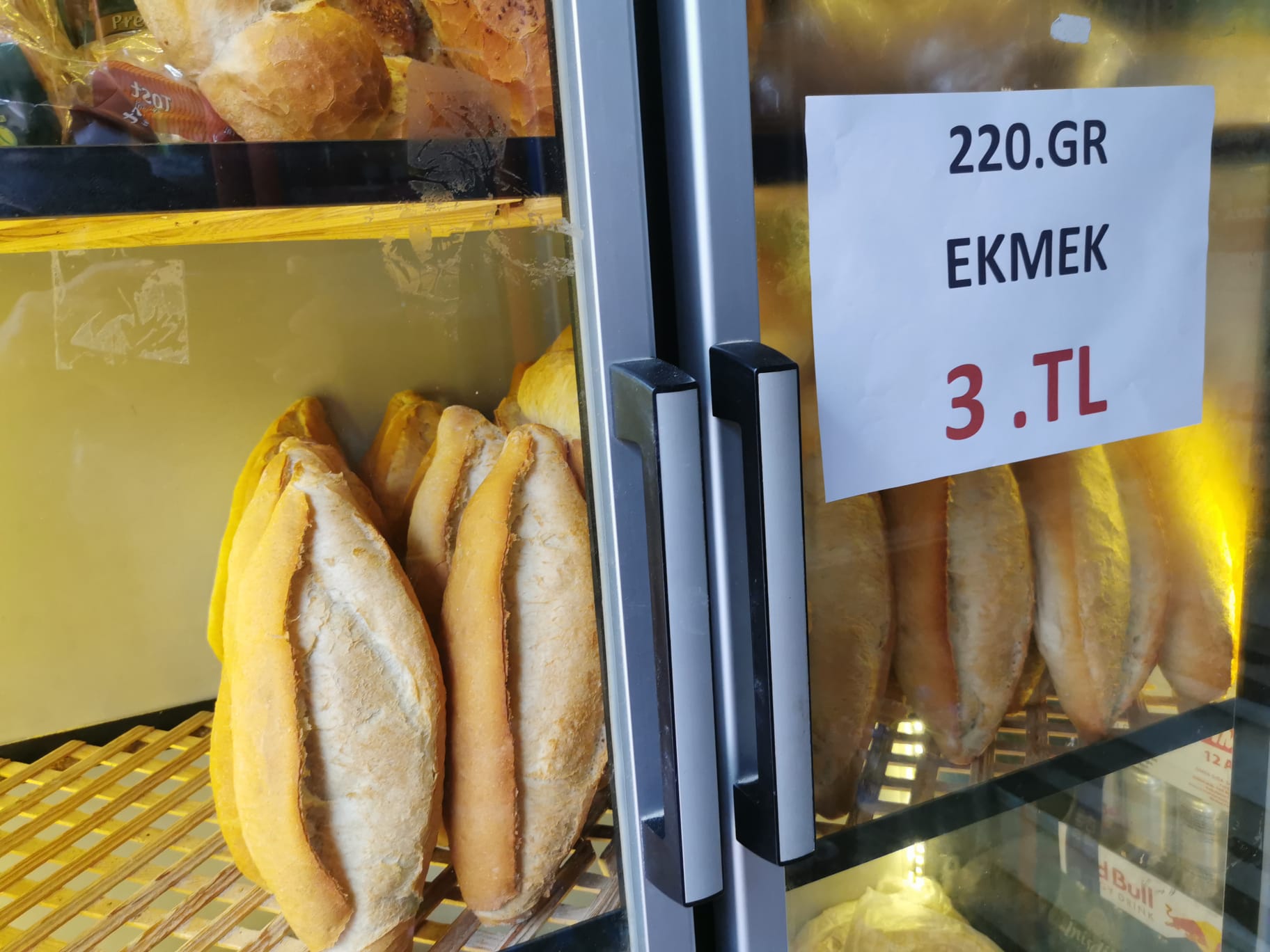 Manisa'da ekmeğe şok zam