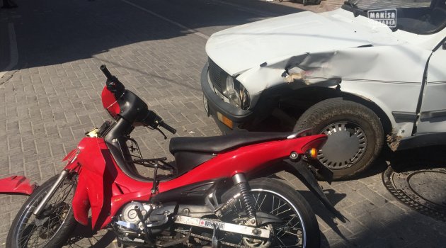 Akhisar'da motosiklet ile otomobil çarpıştı: 1 yaralı