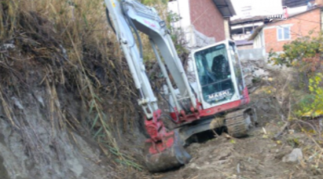 Balıklı'da dere temizlik çalışması