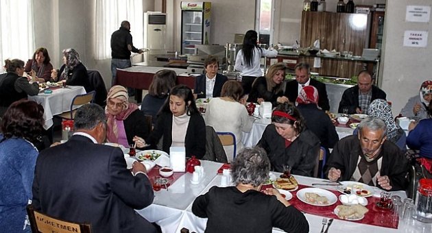 CHP Şehit Ailelerini Ağırladı