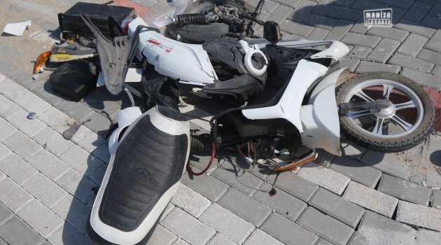 Elektrikli Bisiklet Tır'a Çarptı: 2 Yaralı