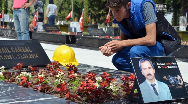  Elinde Baretiyle Babasının Mezarına Koştu (Özel Haber)