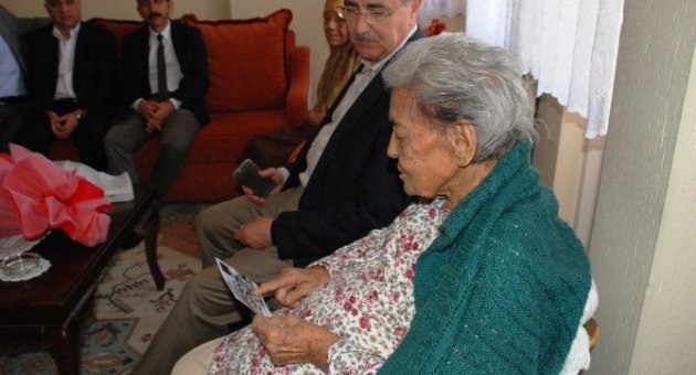 Eski Bakandan İlkokul Öğretmenine Vefa