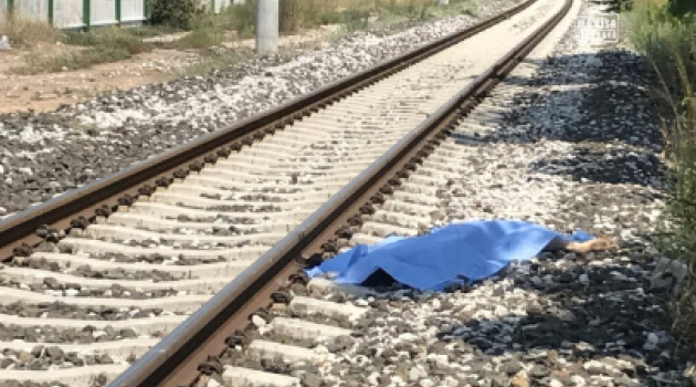 Hemzemin geçitte bisikletiyle can verdi