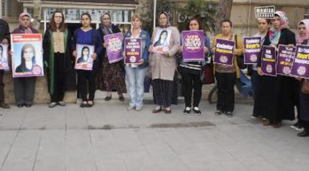 Karısını sokak ortasında bıçaklayarak öldürmüştü
