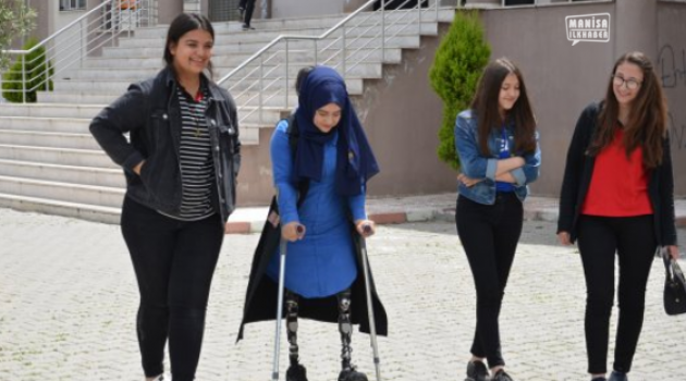 Kazada 2 bacağını kaybetti ama yılmadı