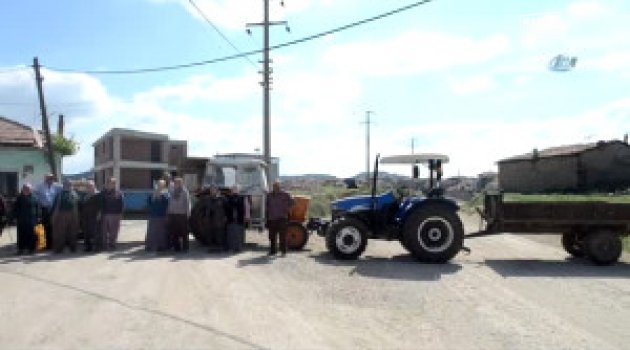Köylü Kadınlar Yol Kapattı !!