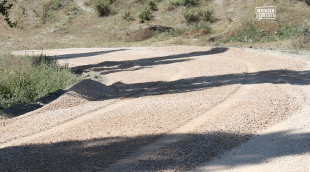 Manisa'da yol bakımları devam ediyor