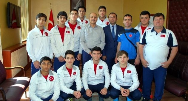 Milli Judocular, Kaymakam Peynircioğlu'nu Ziyaret Etti