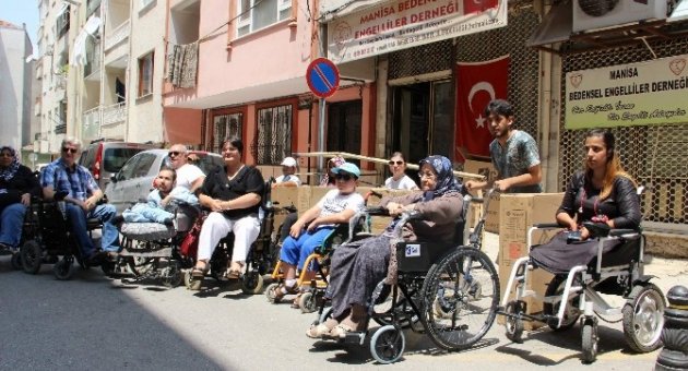 Müge Anlı'dan Engellilere Bayram Hediyesi