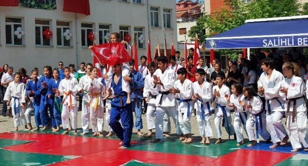 Salihli'de 19 Mayıs Coşkusu