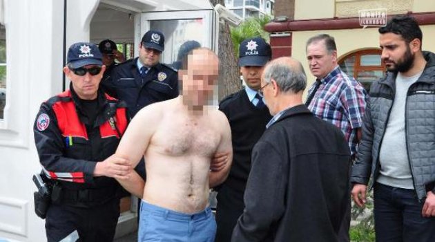 Soyunarak protesto etmek isteyince hemen müdahale edildi