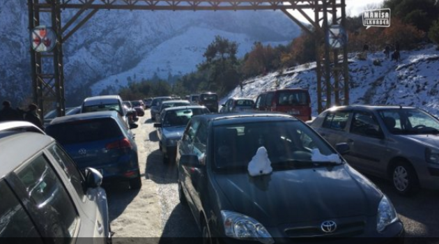 Spil yolunda trafik tıkanınca
