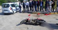 Kamyonetle Motosiklet Çarpıştı: 1 Ölü