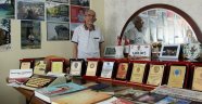 Evini sergi salonuna çevirdi