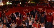 Akhisar'da 'Darbeye hayır' nöbeti