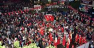 Manisalılar demokrasi nöbetini sürdürüyor