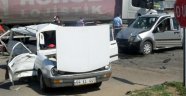Araçlar Çarpışmayla Savruldu: 4 Yaralı