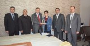 Kaymakam Güven TEOG Birincisine Tablet Hediye Etti