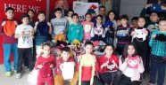 Öğrencilerden Lösemili Çocuklara Bere