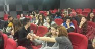 YGS Sınavına Girecek Öğrencileri Sinemaya Götürdüler