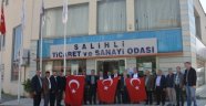 Salihli TSO'dan Muhtarlara Bayrak Jesti