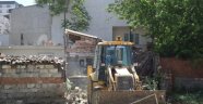 Yunusemre'de Metruk Evler Yıkıldı