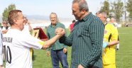 Eski Futbolcular Yıllar Sonra Yeşil Sahada Buluştu