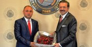 Hisarcıklıoğlu'na Salihli Kirazı Götürdü