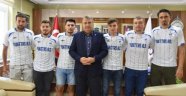 Yunusemre, 6 futbolcuyu daha renklerine bağladı
