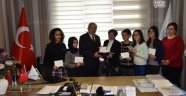 Çağatay Uluçay öğrencileri mektuplarını iletti