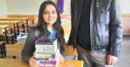 Öğretmen Teşvikiyle Kitap Kurdu Oldu