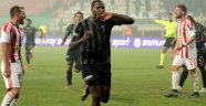 Akhisar'da Douglao'nun Performansı Göz Dolduruyor