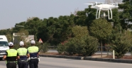 Günde 4 saat uçarak 30 aracı trafikten men etti!