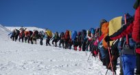 MANİSALI DAĞCILAR -30 DERECEDE ZİRVEYE TIRMANDI