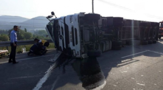 TIR Devrildi 1 Yaralı Var
